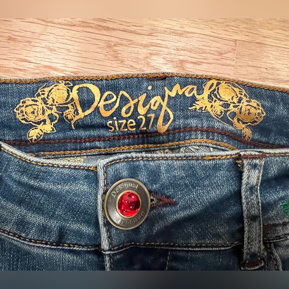 NWOT Desigual Exotic Jeans Embroidered Gold and Flowers Pocket Design - Picture 4 of 15